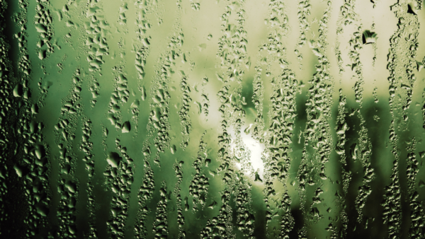 気圧と体調の関係｜なぜ低気圧で頭痛やだるさが起こるのか