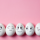 顔のむくみや肌の変化は「お腹の流れ」から始まっているかもしれません